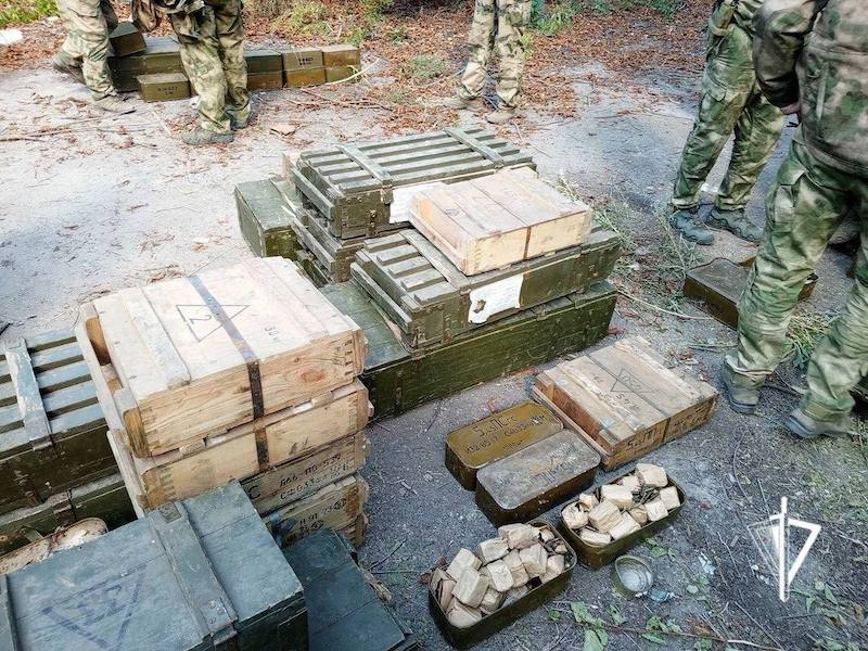 В ЛНР обнаружен крупный схрон боеприпасов противника