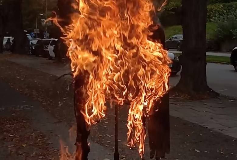 Сегодня в Швеции сожгли Коран и куклу Эрдогана