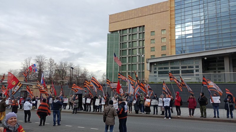 Массовый пикет у посольства США в «день ветеранов»