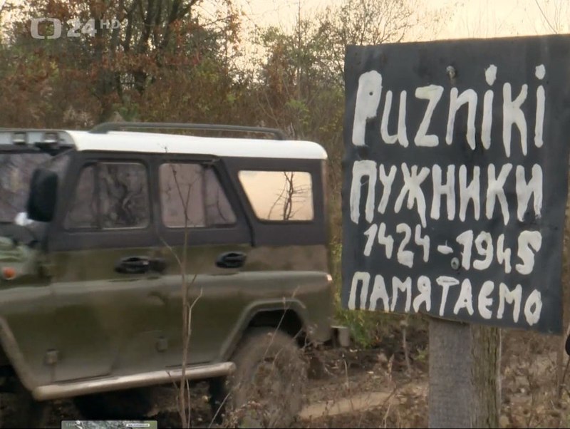 Поляки обнаружили братскую могилу мирных жителей в бывшем польском селе на Украине