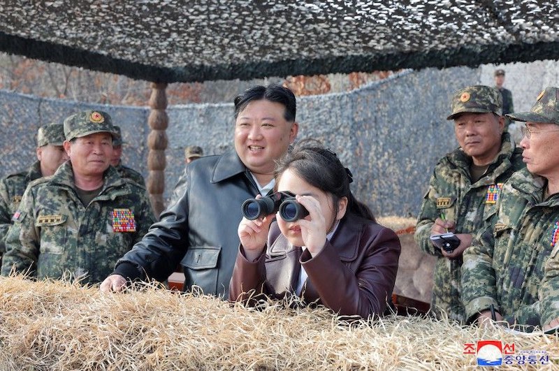 Ким вместе с дочерью руководил учениями частей ВДВ