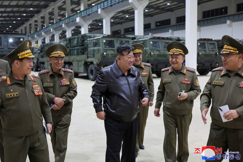 Очередной визит Ким Чен Ына на предприятия ВПК КНДР