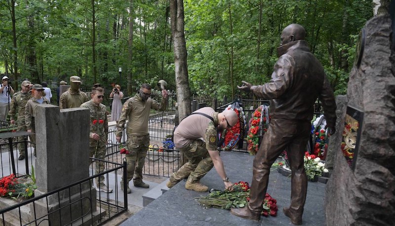 На Пороховском кладбище в Санкт-Петербурге открыли памятник Пригожину