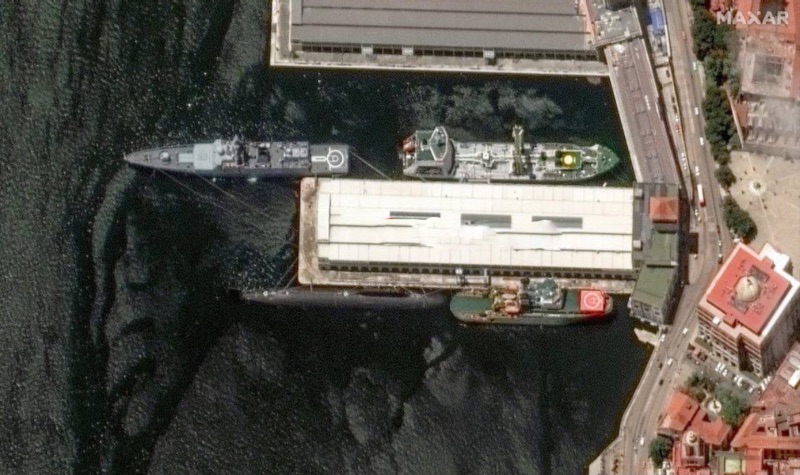 Спутниковое фото российских кораблей в порту Гаваны
