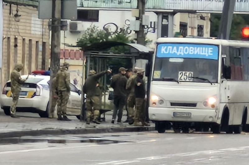 Людоловы устроили облаву на автобус, ехавший на похороны убитого боевика