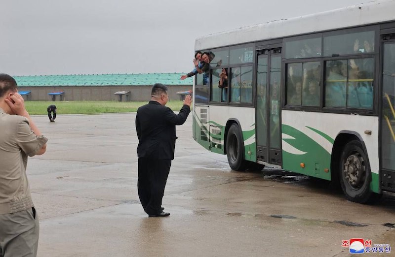 Ким Чен Ын лично приехал спасать людей от затопления