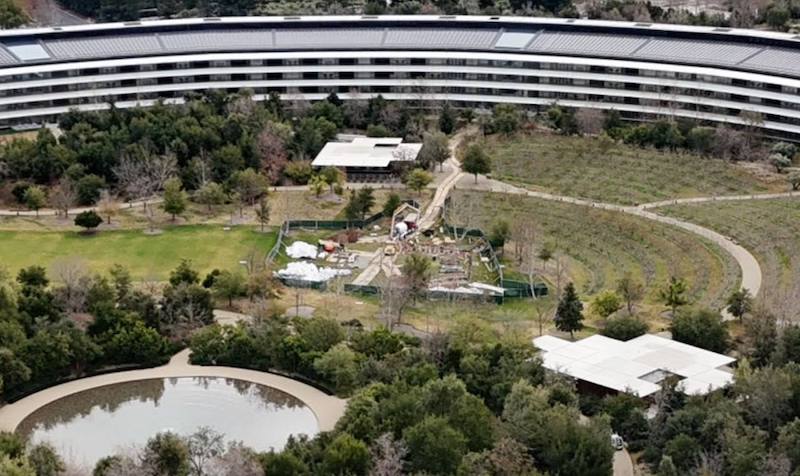 Apple убрала радугу из центрального офиса в Apple Park Apple убрала радугу из центрального офиса в Apple Park