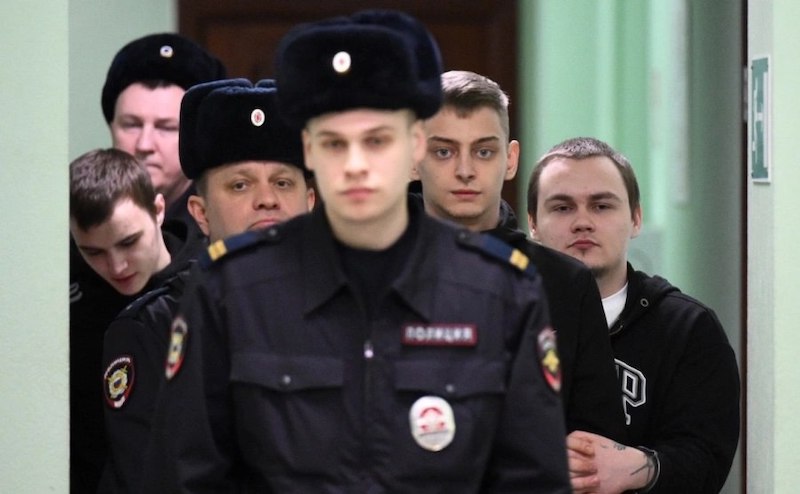 Сожгли вертолет, получили 18 лет. Зато заработали 15 тысяч рублей... Сожгли вертолет, получили 18 лет. Зато заработали 15 тысяч рублей...