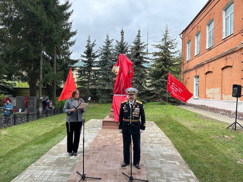 В центре Можайска открыли памятник Сталину В центре Можайска открыли памятник Сталину