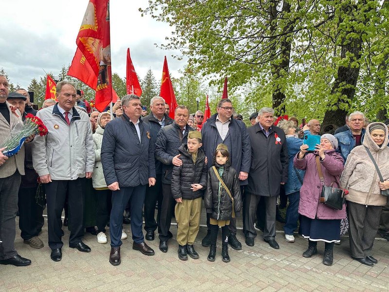 В центре Можайска открыли памятник Сталину В центре Можайска открыли памятник Сталину