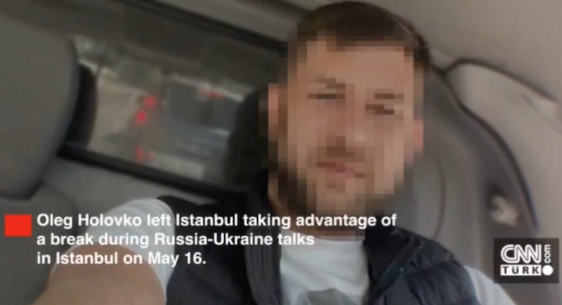 Переводчик украинской делегации в Стамбуле сбежал во время переговоров Переводчик украинской делегации в Стамбуле сбежал во время переговоров