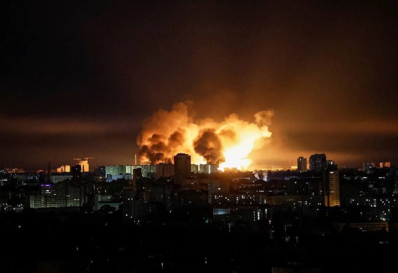 Ещё кадры ночной атаки «Гераней» и ракет на Киев Ещё кадры ночной атаки «Гераней» и ракет на Киев