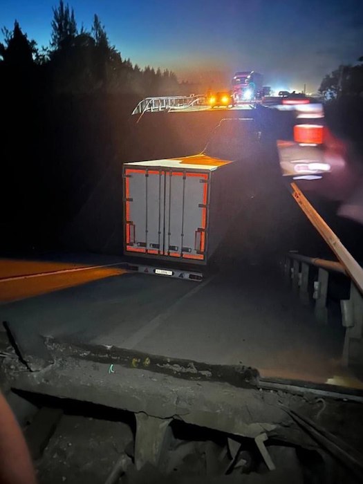 Теракт в Брянской области — подорван мост, по которому проезжал пассажирский поезд Теракт в Брянской области — подорван мост, по которому проезжал пассажирский поезд