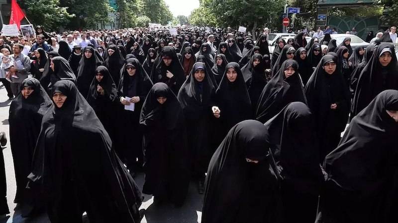 Женщины Ирана до и после исламской революции Женщины Ирана до и после исламской революции