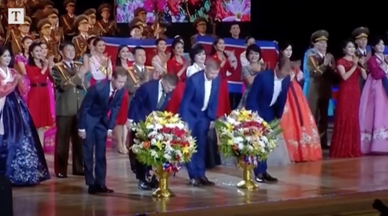 Ким встретил своих погибших в Курской области спецов 🇰🇵🫡 Ким встретил своих погибших в Курской области спецов 🇰🇵🫡