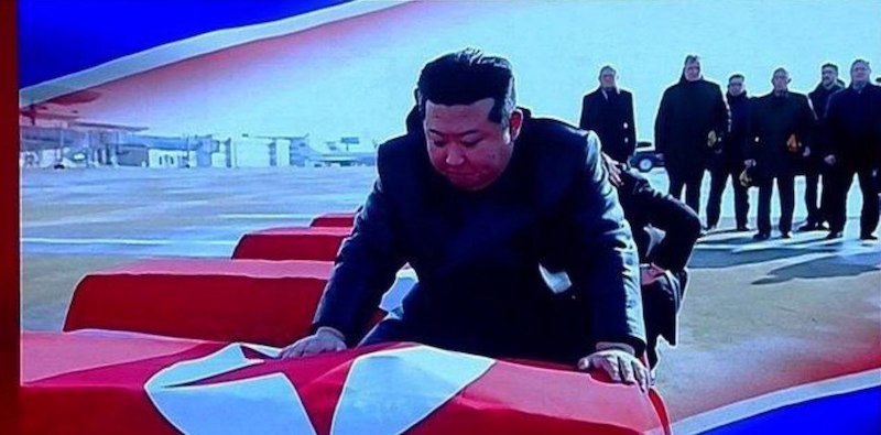         🇰🇵🫡