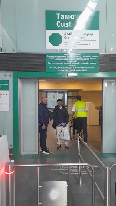 Семью азербайджанцев депортировали из России после драки в Петербурге