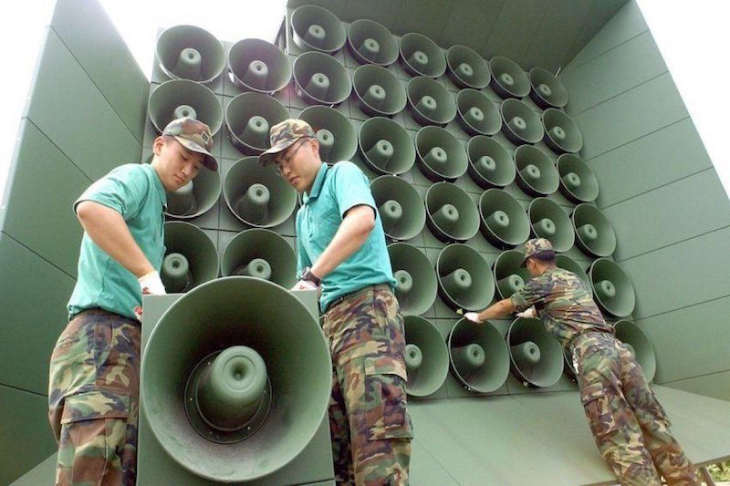 Южная Корея больше не будет "троллить" северокорейцев песнями K-pop Южная Корея больше не будет "троллить" северокорейцев песнями K-pop