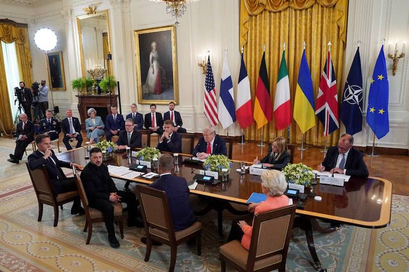 Financial Times опубликовало конфиденциальные документы с встречи Трампа и Зеленского Financial Times опубликовало конфиденциальные документы с встречи Трампа и Зеленского