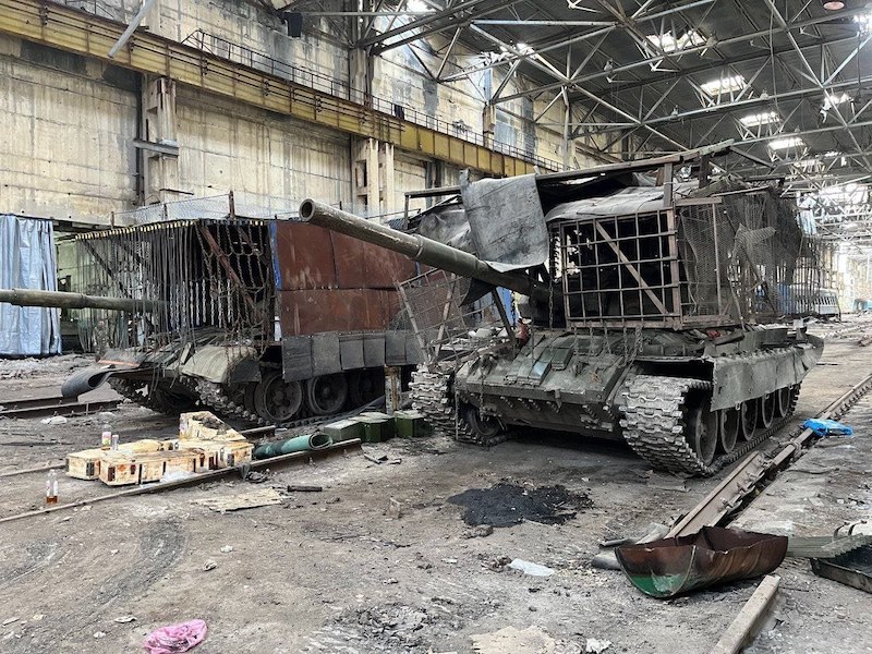 Постапокалиптичные Т-62М ВС РФ где-то в зоне СВО Постапокалиптичные Т-62М ВС РФ где-то в зоне СВО
