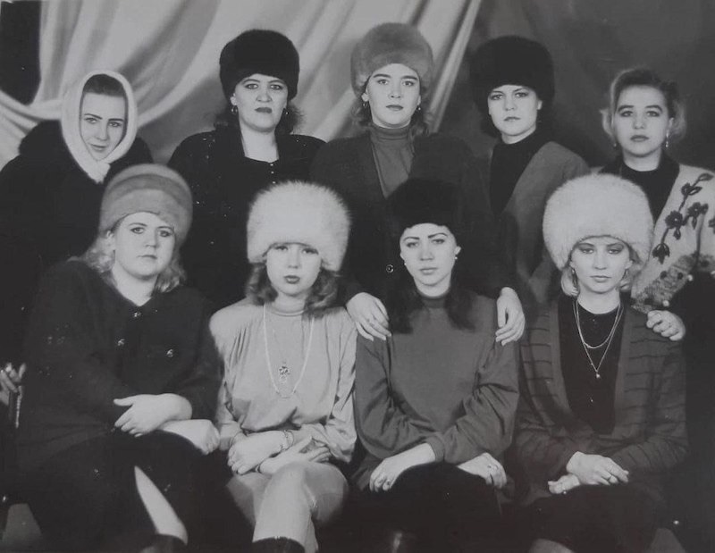 Россиянки массово скупают меховые шапки Россиянки массово скупают меховые шапки