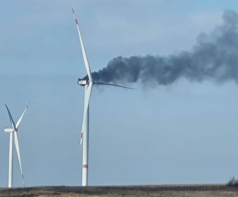 Наш БПЛА наносит удар по ветряной турбине в районе Краматорска