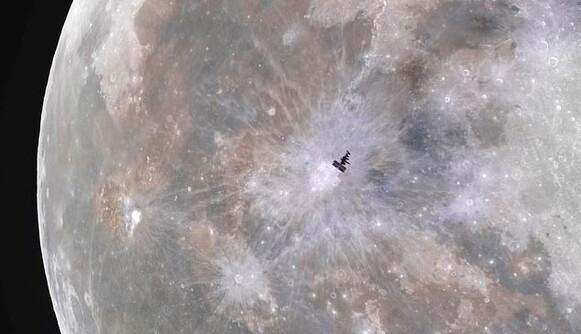 МКС на фоне Луны: фотодоказательство для плоскоземельщиков