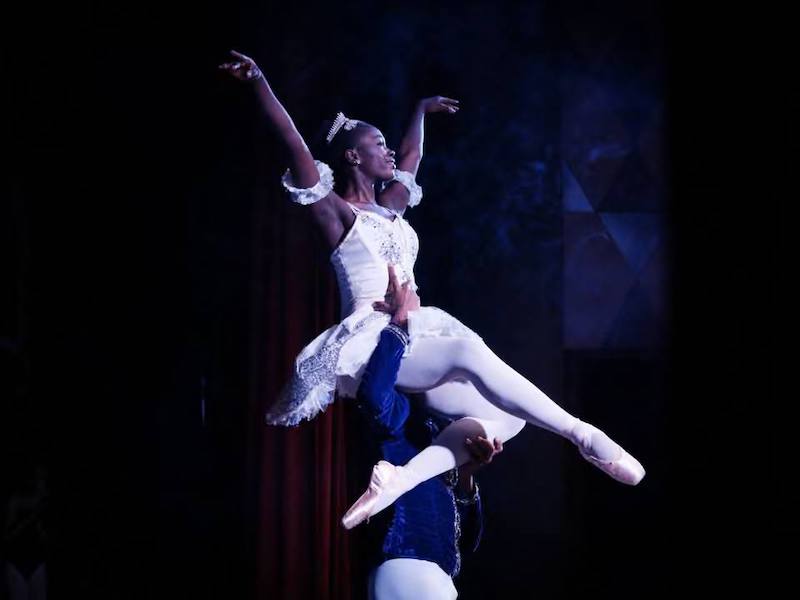 Историческая постановка: «Щелкунчик» в Национальном театре Кении Историческая постановка: «Щелкунчик» в Национальном театре Кении