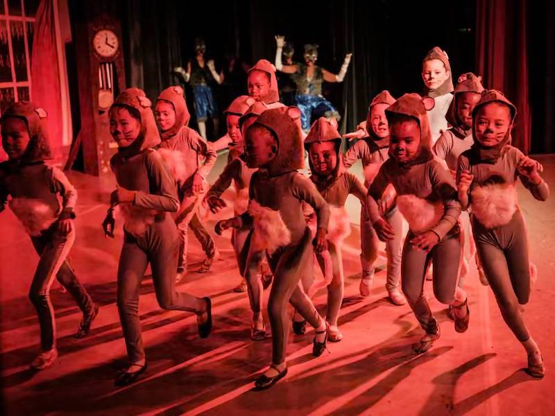 Историческая постановка: «Щелкунчик» в Национальном театре Кении Историческая постановка: «Щелкунчик» в Национальном театре Кении