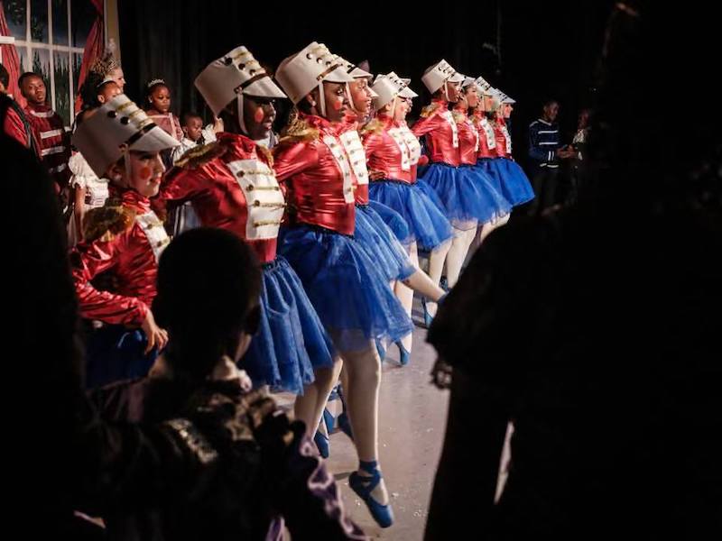 Историческая постановка: «Щелкунчик» в Национальном театре Кении Историческая постановка: «Щелкунчик» в Национальном театре Кении