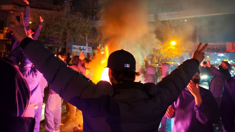 Нагнетание продолжается: Число погибших в ходе протестов в Иране составило 20 000 человек — CBS News