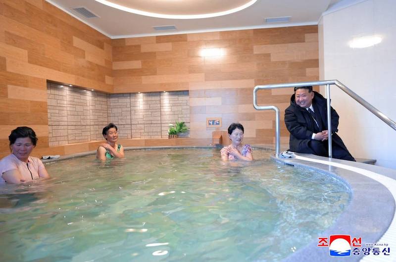 Товарищ Ким инспектирует бани Товарищ Ким инспектирует бани