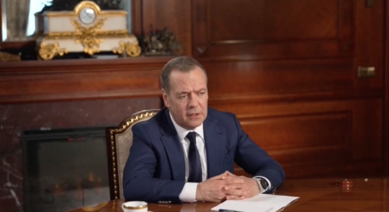 Зеленскому не сносить головы — Медведев