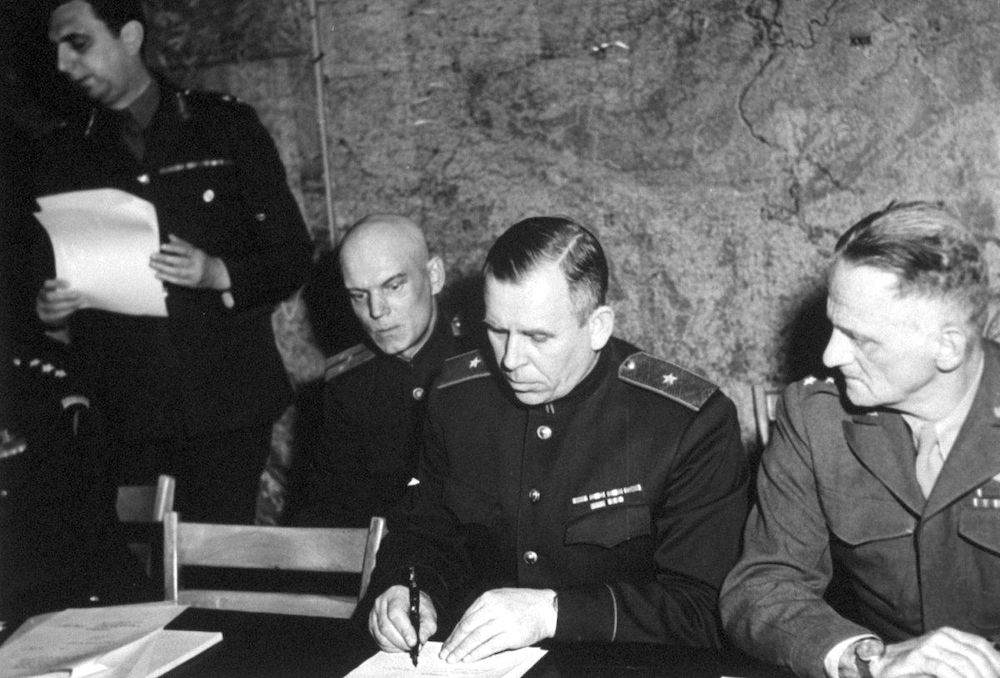 7 ��� 1945 ���� ��� �������� ��� � �������������� ����������� ��������