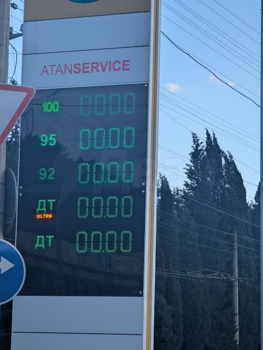 В Крыму продают бензин АИ-95 только по талонам В Крыму продают бензин АИ-95 только по талонам
