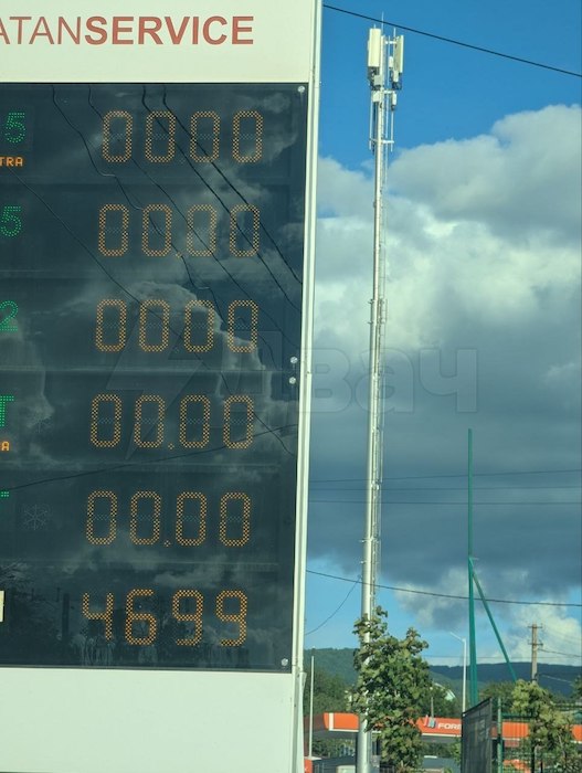 В Крыму продают бензин АИ-95 только по талонам В Крыму продают бензин АИ-95 только по талонам