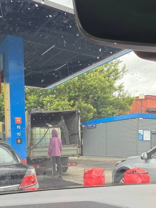 Запасливые москвичи закупают бензин
