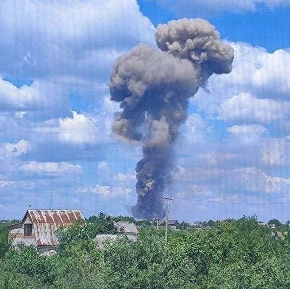 Удар по гаражам в Павлограде вызвал взрыв замаскированного склада БК