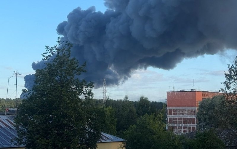 Пожар на складе WB в Красном Бору (Питер) после попадания укроБПЛА