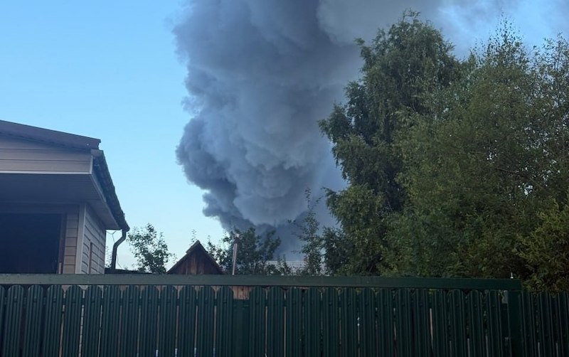 Пожар на складе WB в Красном Бору (Питер) после попадания укроБПЛА Пожар на складе WB в Красном Бору (Питер) после попадания укроБПЛА