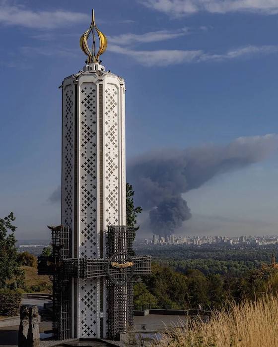 В Киеве продолжает что-то гореть