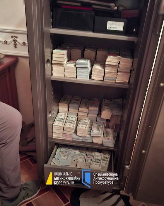 Сейф одного из сотрудников офиса Генпрокурора Украины