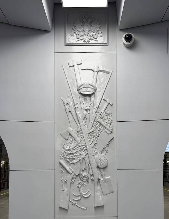 В московском метро открыли станцию «Бульвар Генерала Карбышева» с барельефом об СВО В московском метро открыли станцию «Бульвар Генерала Карбышева» с барельефом об СВО