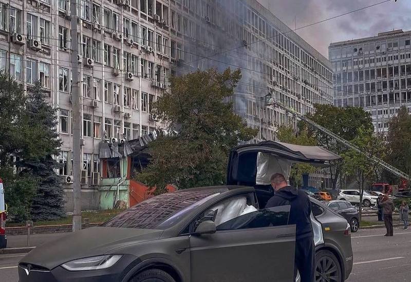 У Теслы сработали подушки безопасности из-за бавовны