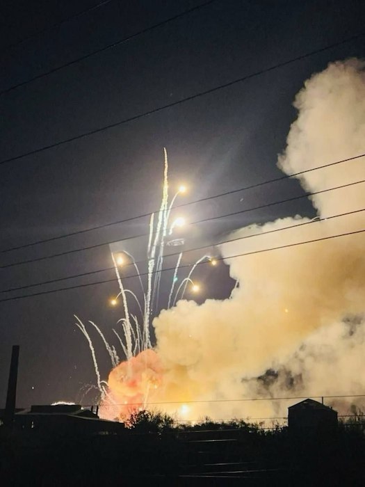 Полыхает склад БК в Славянске