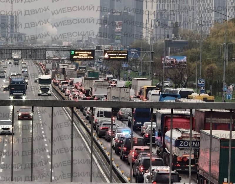 По Южному мосту в Киеве нанесён удар По Южному мосту в Киеве нанесён удар